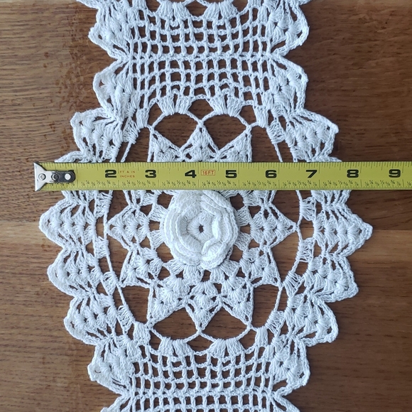 Handmade doili table runner 8 - Picture 2 of 6